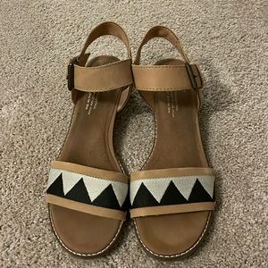TOMS Size 8 Heeled Sandal